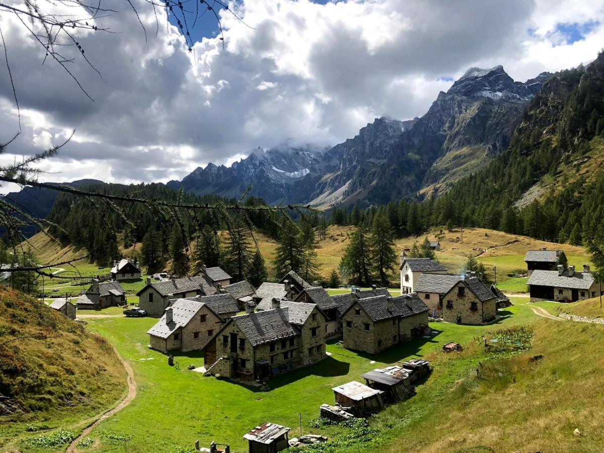 Giuditta Freecarpark&Garden Domodossola Buitenkant foto