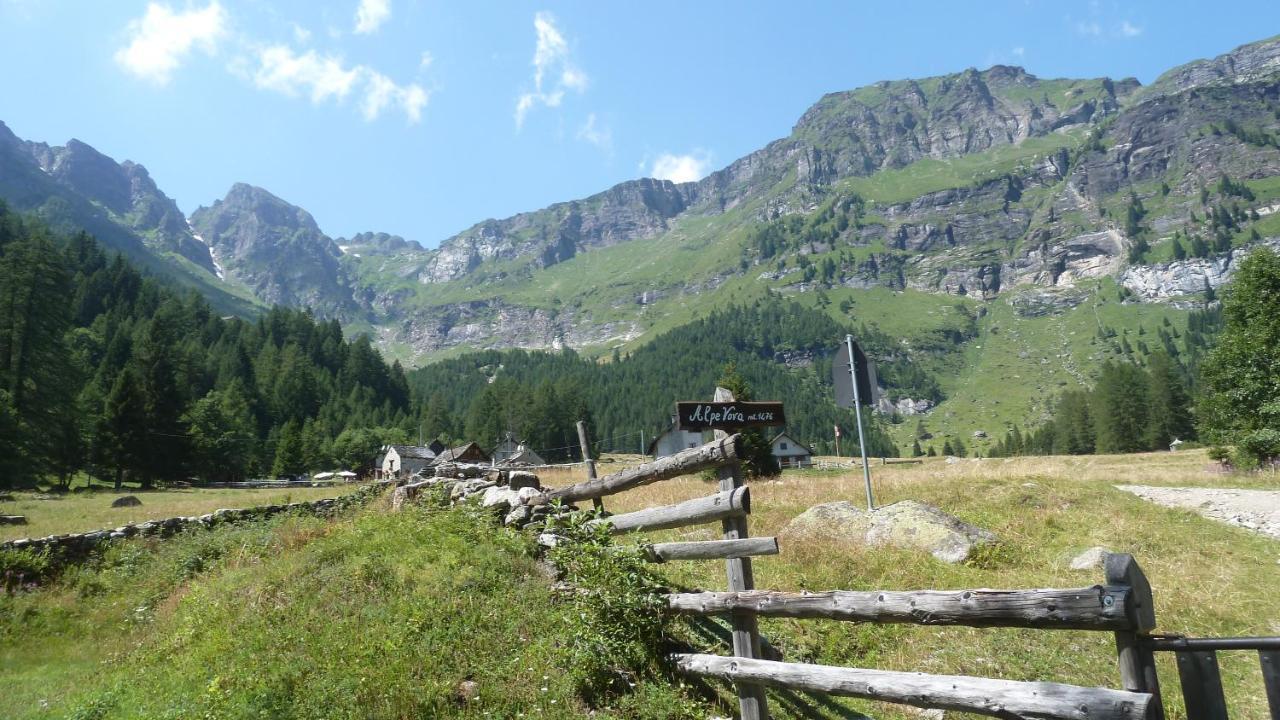 Giuditta Freecarpark&Garden Domodossola Buitenkant foto
